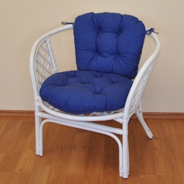 Ratanové kreslo Bahama biele polster tmavo modrý melír