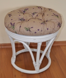 Ratanová taburetka veľká biela polster levandule