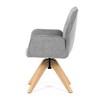DCH-C2148 SIL2 - Jedálenská stolička s lakťovými opierkami, svetlo šedá vodeodpudivá látka, dubové nohy, otočná 360°
