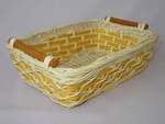 Ratanový košík so žltým priepletom
