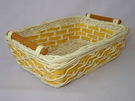 Ratanový košík so žltým priepletom